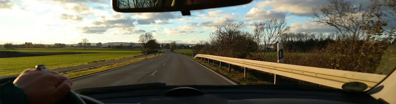 Limpia y desengrasa el parabrisas de tu auto. Mejora la visibilidad, elimina restos de barro e insectos, no deja manchas ni reflejos.