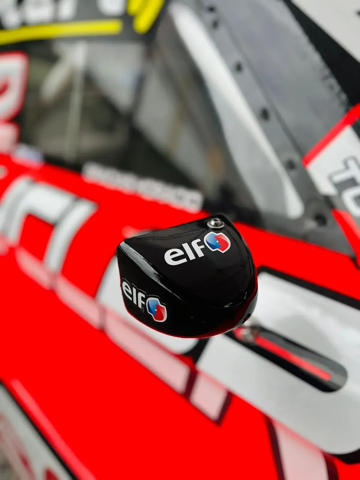 ELF A Brand Of Passion Mariano Werner Turismo Carretera Nacional Automovilismo Cambio De Aceite De Motor