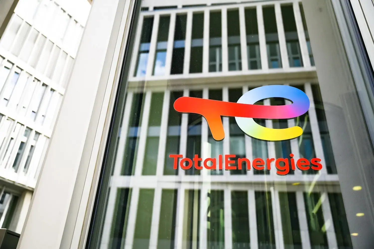 Tour Total TotalEnergies Logo