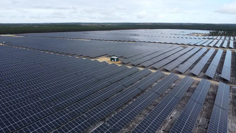 Centrale solaire cère