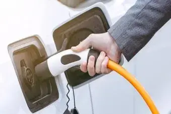 main prise elec pour voiture