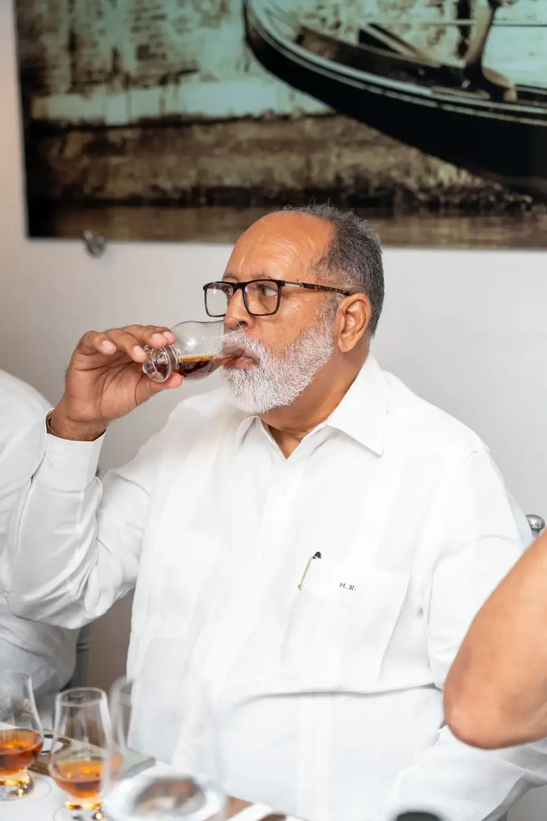 club totalenergies - Cata de Ron en Celebración a los Padres