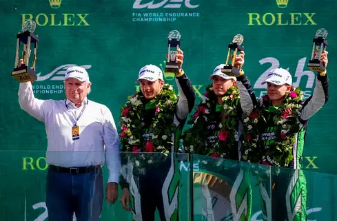 Le Team Peugeot TotalEnergies participe aux 24 Heures du Mans, illustrant l'innovation en matière de lubrifiants haute performance, de carburants renouvelables et de solutions de mobilité durable.