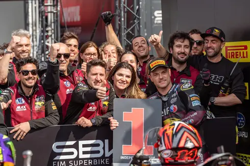 20250717-sam-lowes-team-photo