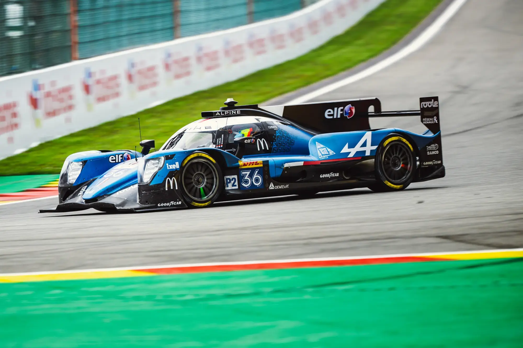 ELF A Brand Of Passion La Leyenda Continúa The Legend Goes On Alpine Endurance Team World Endurance Team Cambio de Aceite de Motor 24h Le Mans