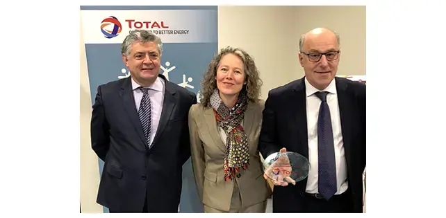 Remise du trophée lauréat Total Développement Région à Gilles DUAULT, Directeur Général de Kubli