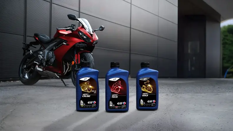 Aceites ELF para moto deportiva recomendados para proteger el motor.