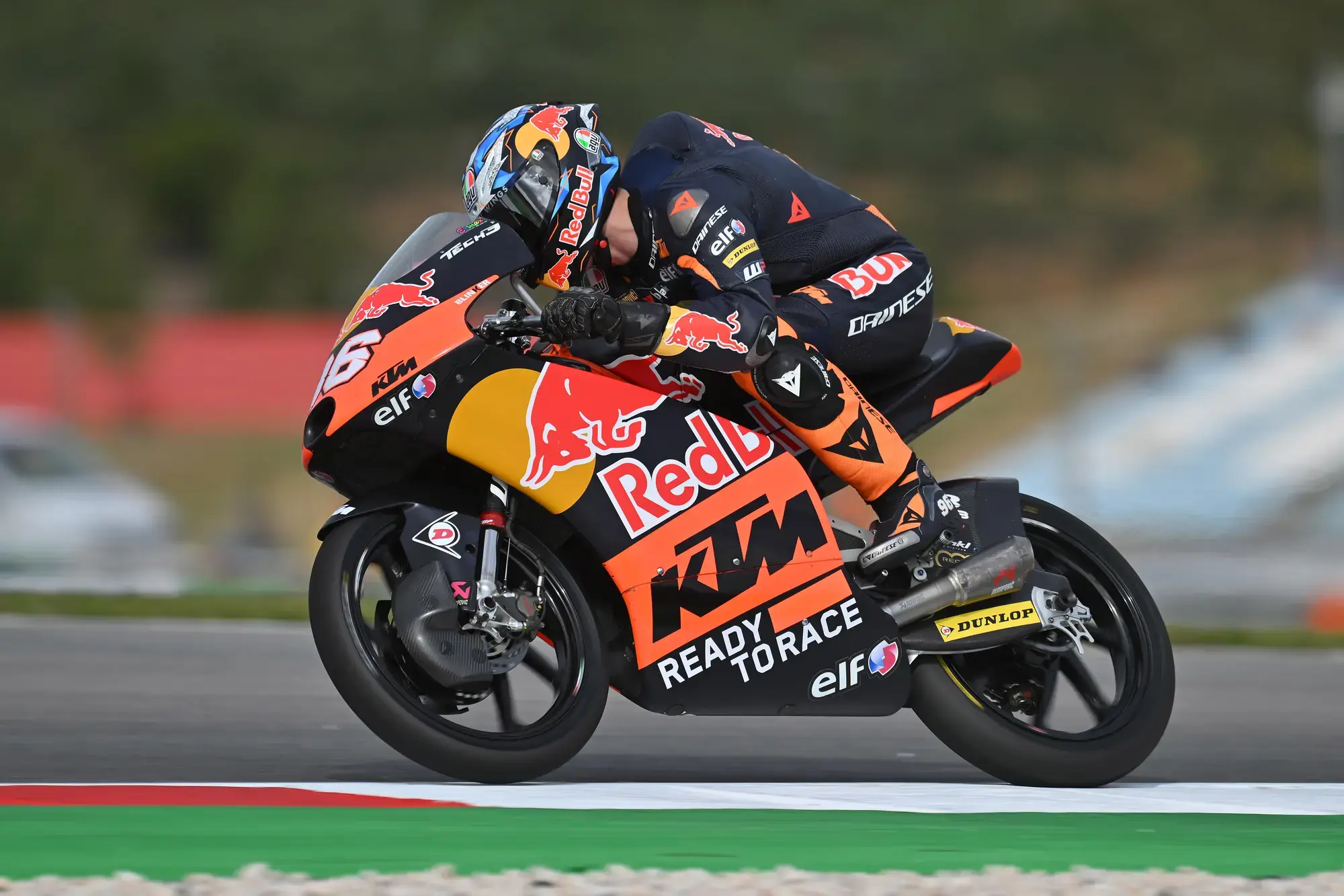 ELF A Brand Of Passion La leyenda continúa MotoGP Moto2 Moto Motociclismo Motorsport Cambio De Aceite De Motor De Moto Racing Red Bull KTM Tech3