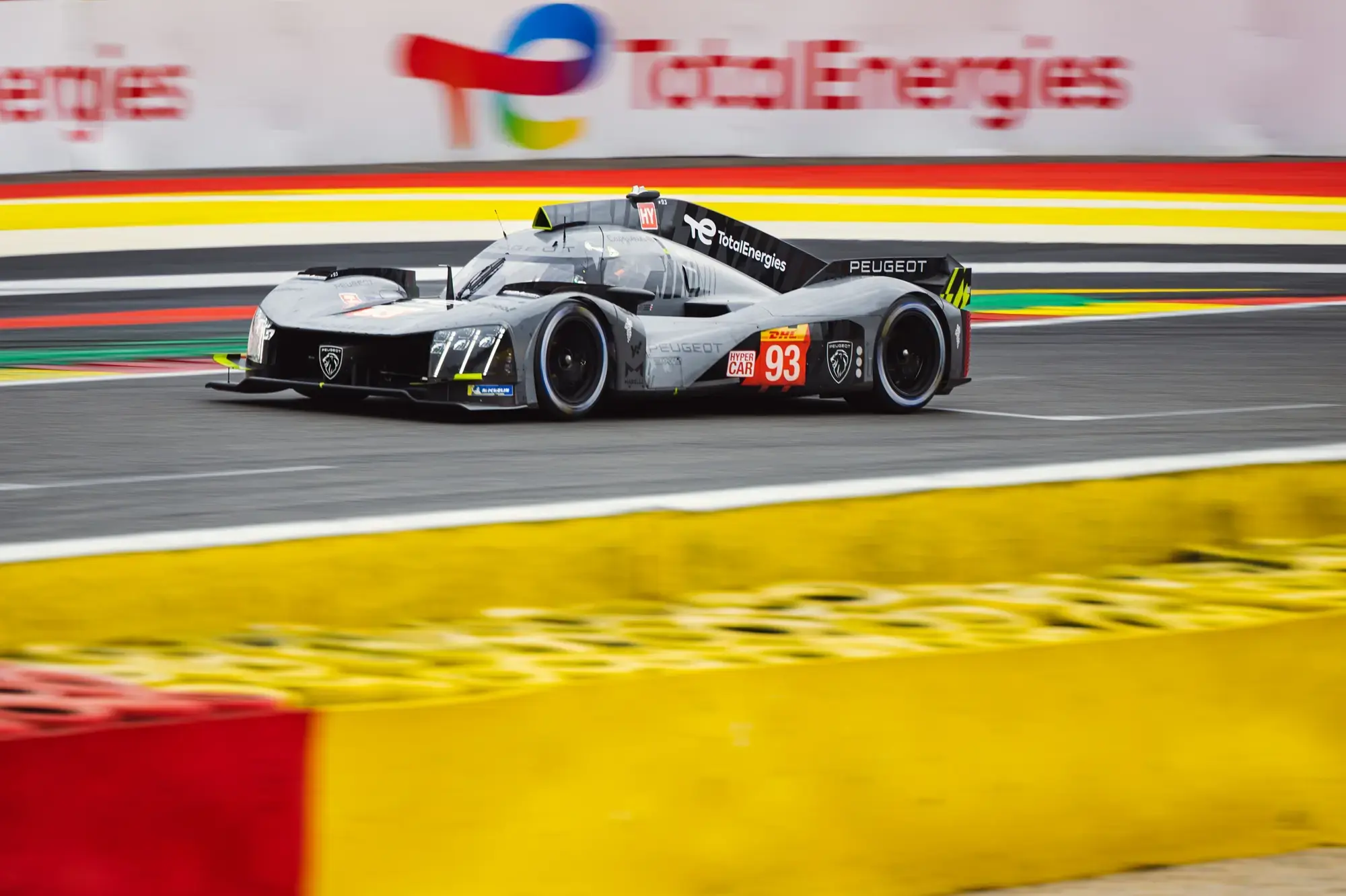 TotalEnergies Peugeot Hypercar 9X8 World Endurance Team Cambio de Aceite de Motor 24h Le Mans Racing Motorsport Pioneering Performance Again