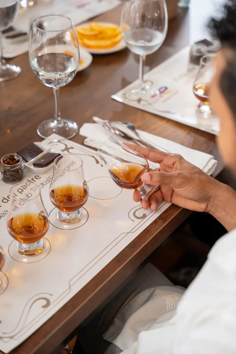 club totalenergies - Cata de Ron en Celebración a los Padres