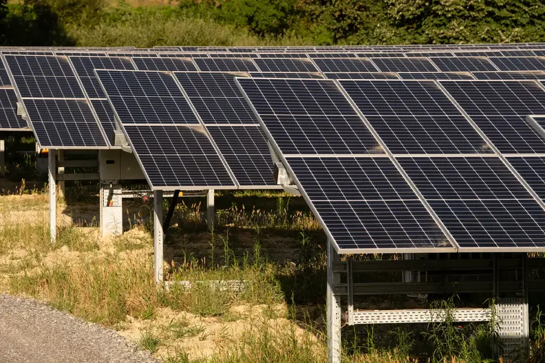 Centrale solaire au sol de Monein, Pyrénées Atlantique-France, développée par Total Quadran