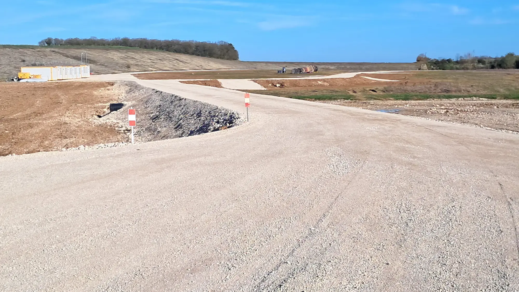 Photo de l'aménagement du chantier de la centrale solaire de Tripleville