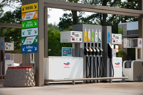 Foto von TotalEnergies Zapfsäulen in Ferch