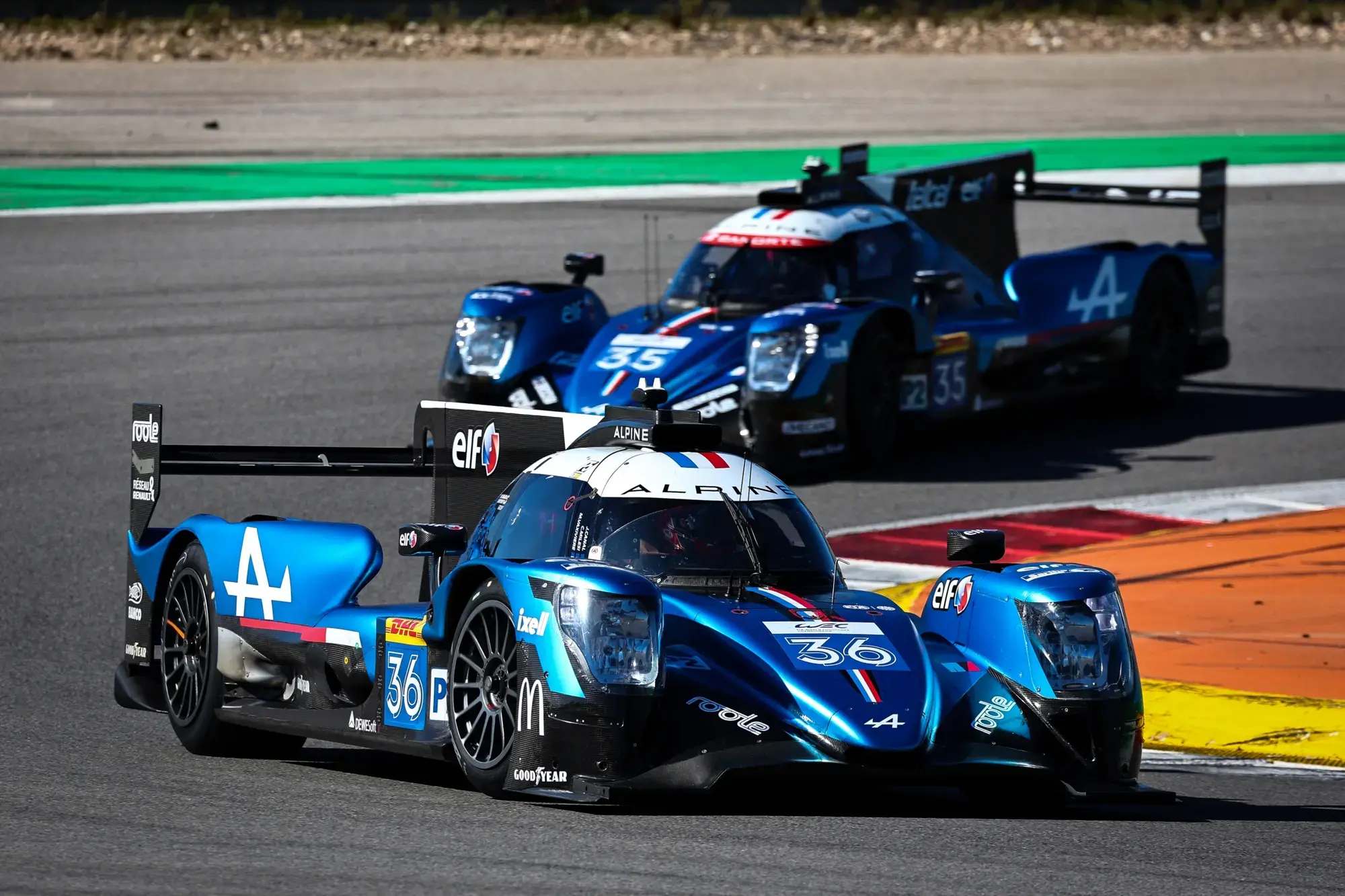 ELF A Brand Of Passion La Leyenda Continúa The Legend Goes On Alpine Endurance Team World Endurance Team Cambio de Aceite de Motor 24h Le Mans