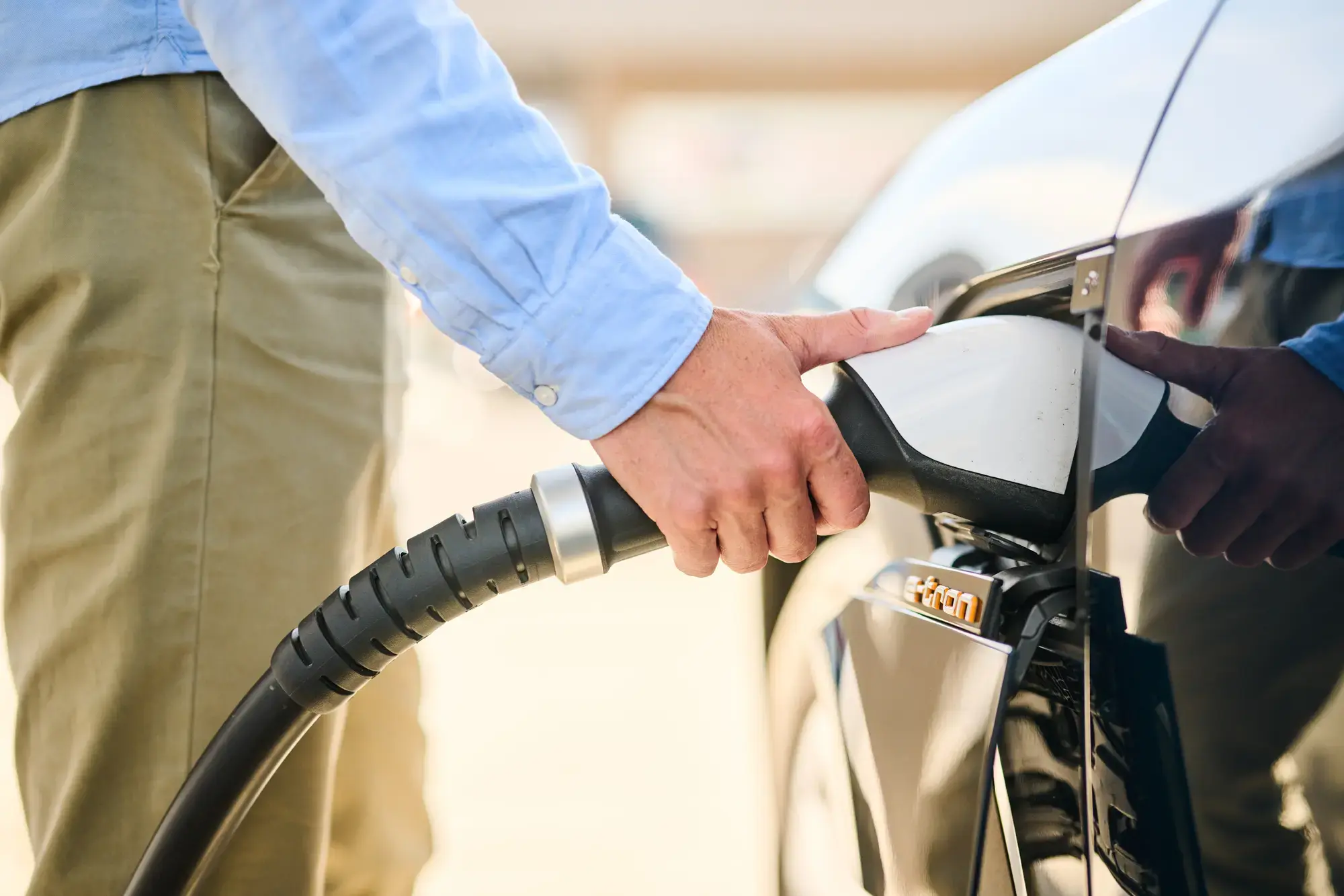 Bornes de recharge rapide (HPC) en station-service à Bierges, Belgique