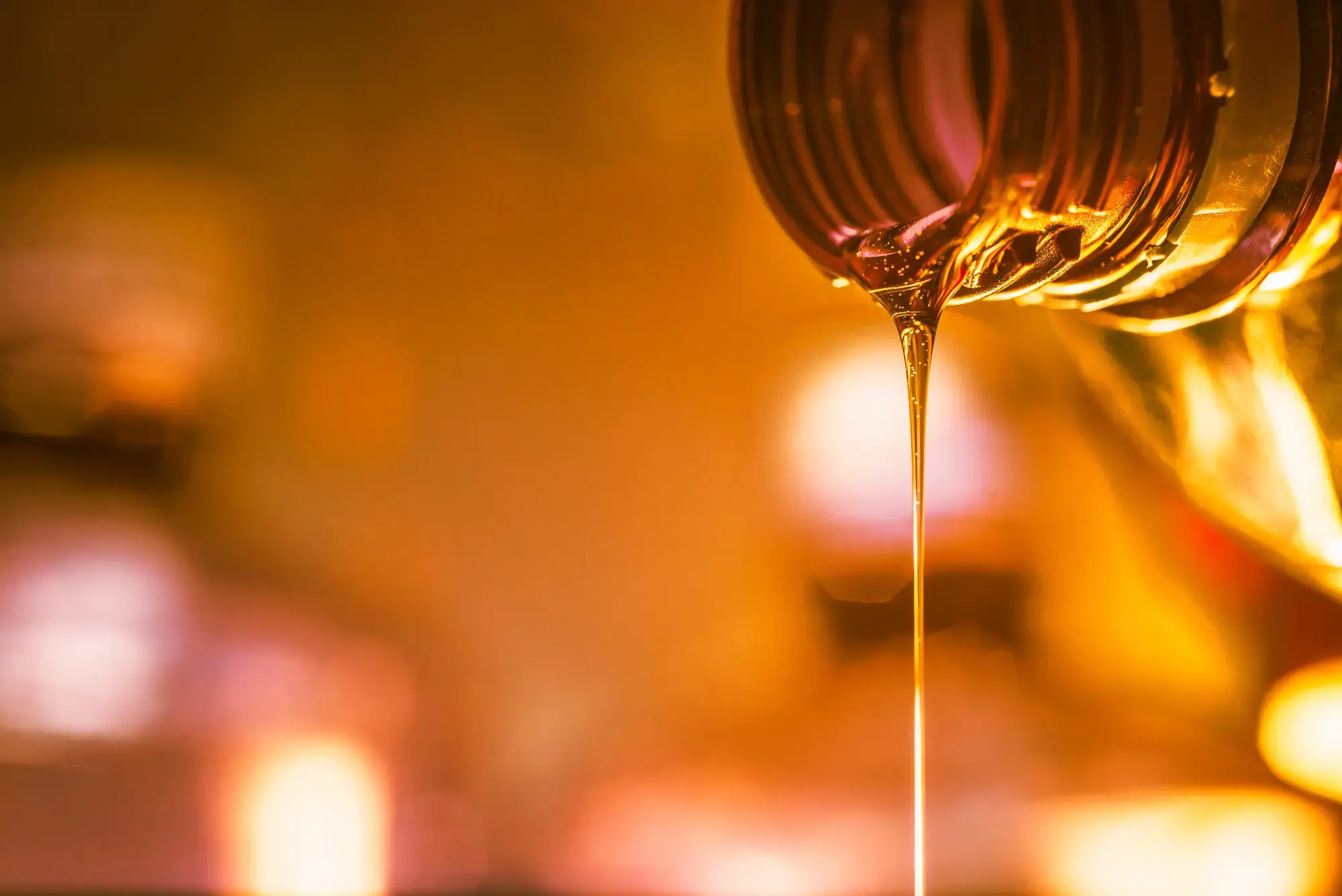 Engine oil to remove impurities