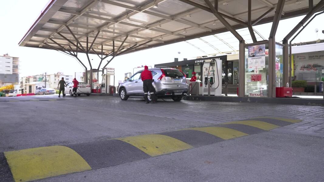 Règles de sécurité en entrant en station-service et en sortant (vidéo)