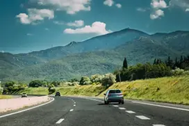 Route avec voiture