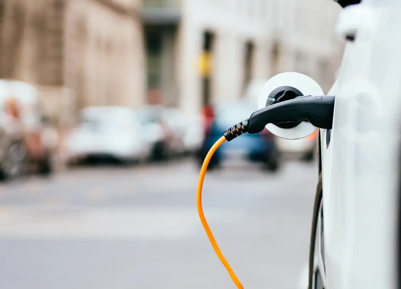 Auto auf der Starße beim laden