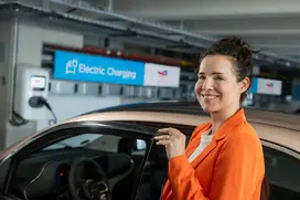 Elektrisches Laden in oeffentlicher Tiefgarage