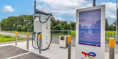 Station-service TotalEnergies - Borne de recharge electrique