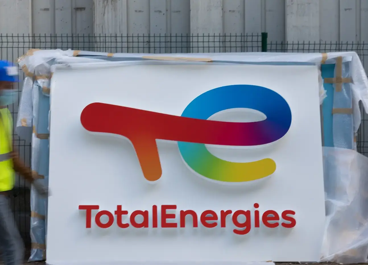 TotalEnergies logo