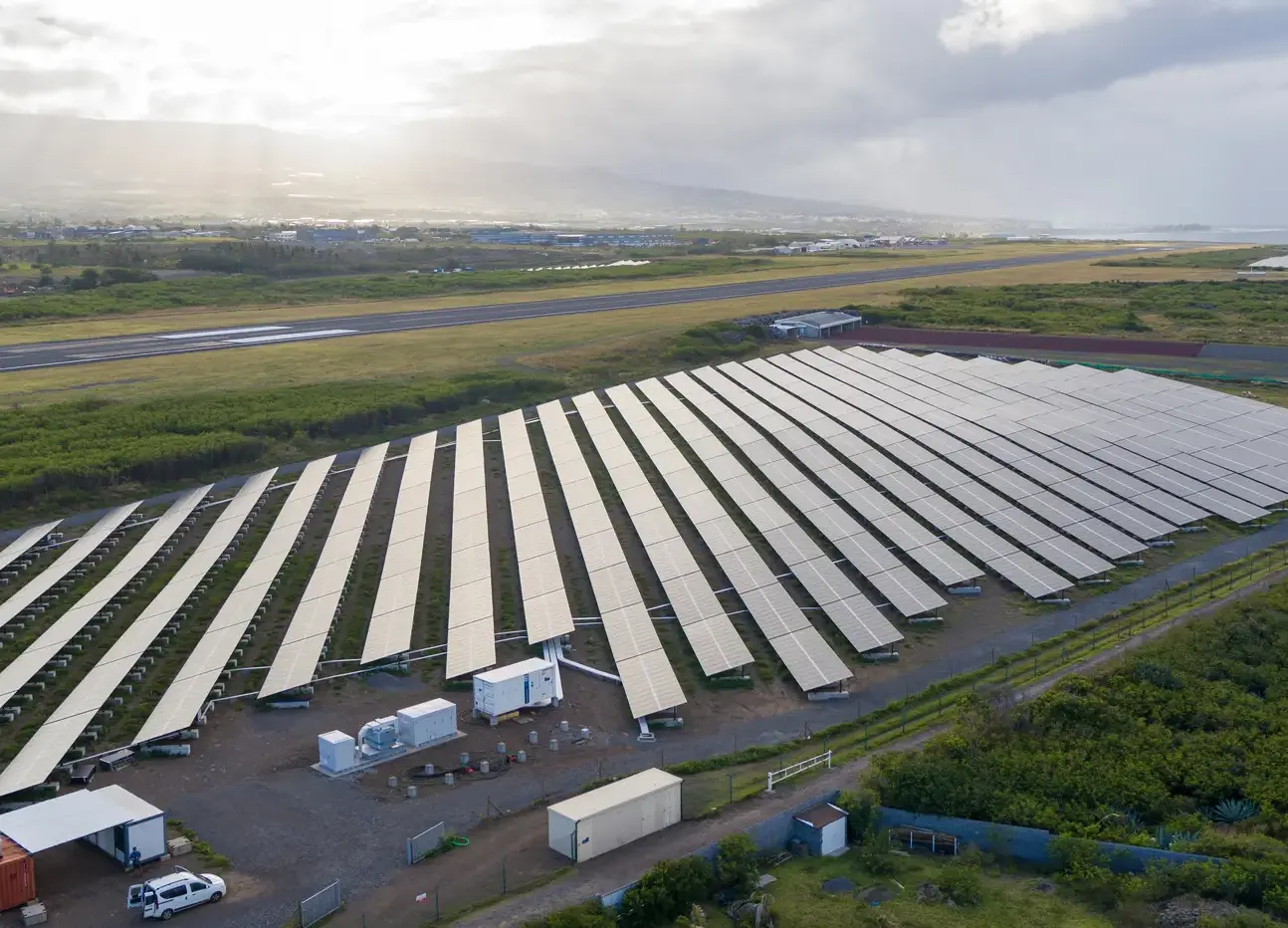 Centrales solaires au sol de l’aéroport de Pierrefonds