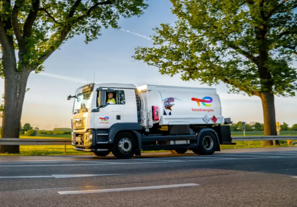 Totalenergies Heizöl TKW auf Landstraße