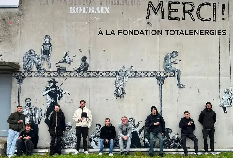 Photo des élèves de l’école de production d’Orchies (département du Nord), après un évènement de La Condition Publique