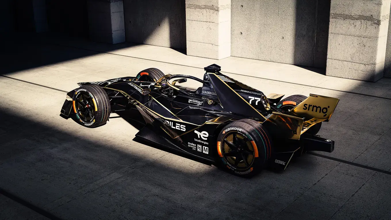 voiture DS E-TENSE FE25 de Taylor Barnard (N°77) avec halos, rétroviseurs, ailerons avant et arrière de couleur or