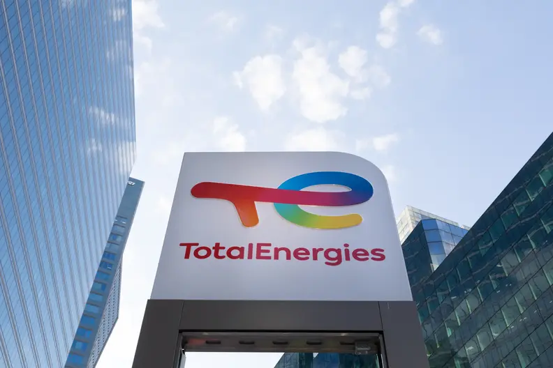 La Défense e.station with the colours of TotalEnergies