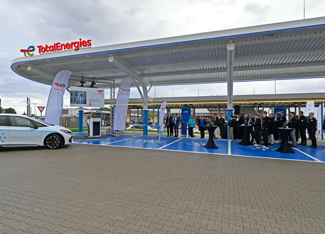 Eröffnung Ladehub TotalEnergies am BER 2