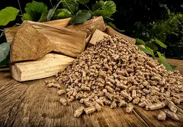 Quelles différences entre le bois de chauffage et les bûches compressées ?