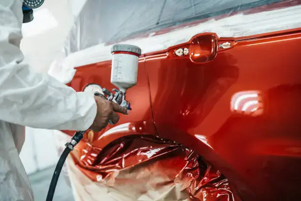 Lakolvání karosérie automobilu